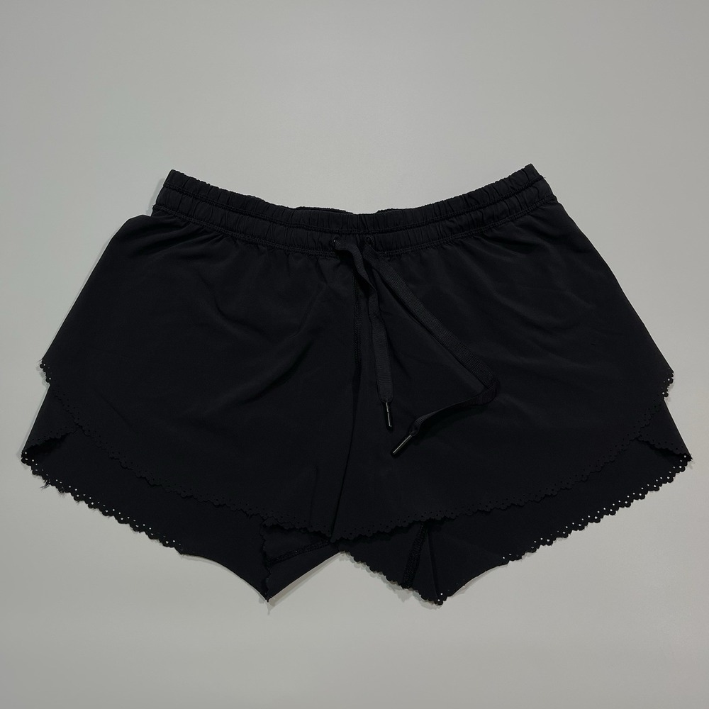 Lululemon Scallop Hem Performance Black Shorts 3.5in Inseam